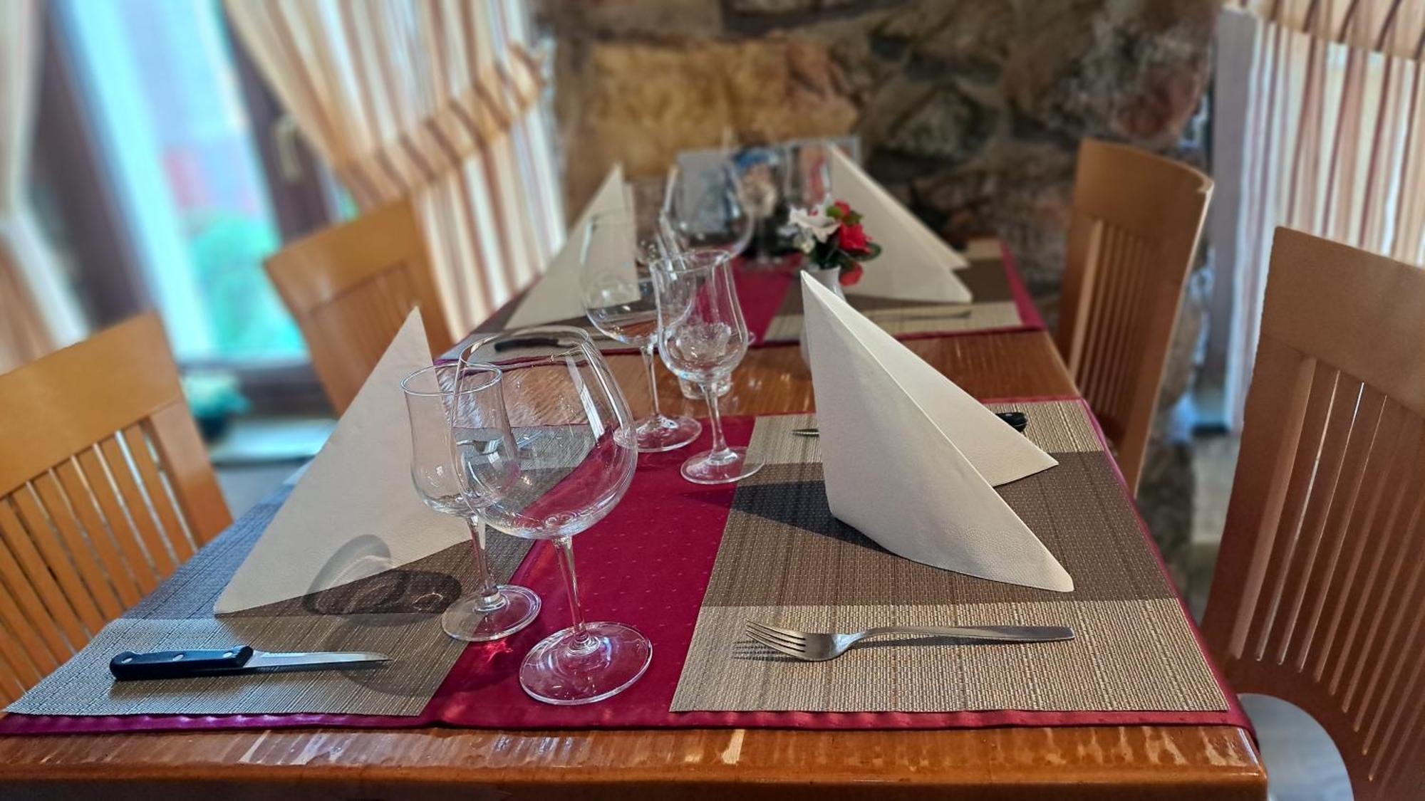 Hotel La Fontaine Saint-Imier Екстериор снимка