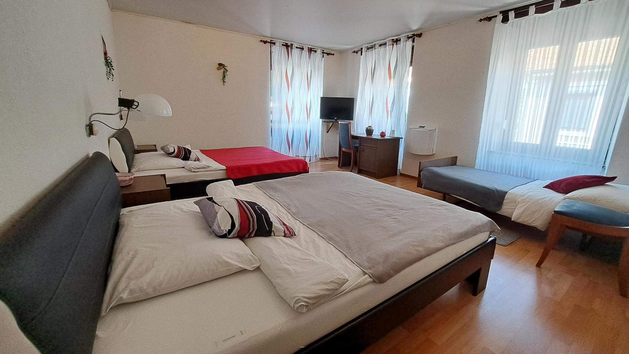 Hotel La Fontaine Saint-Imier Екстериор снимка