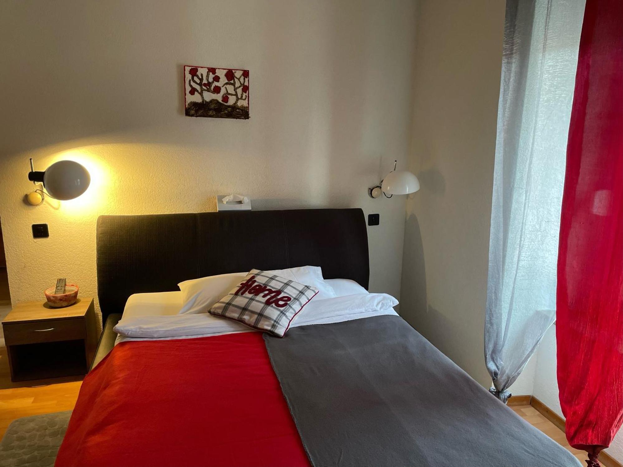Hotel La Fontaine Saint-Imier Екстериор снимка