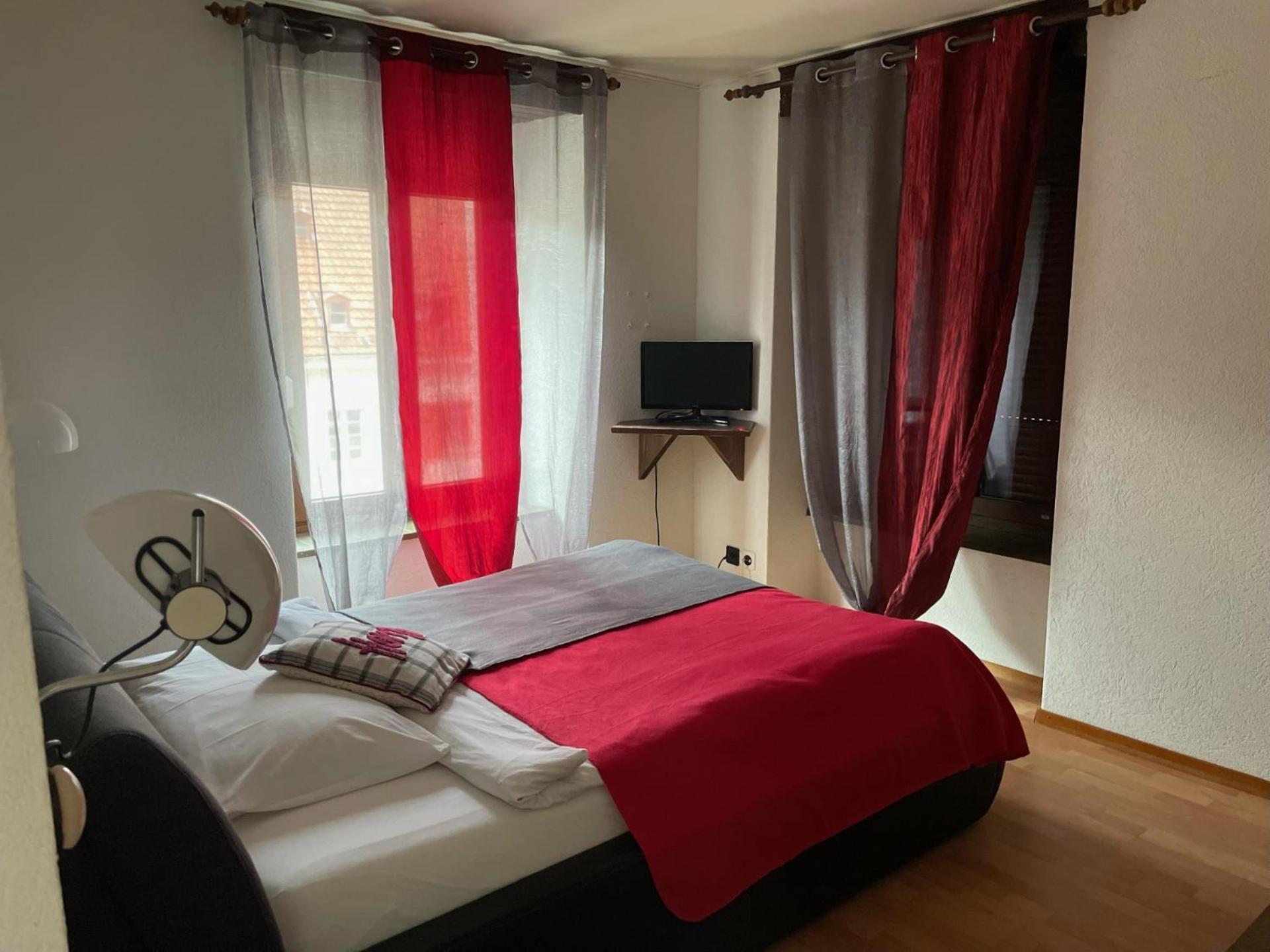 Hotel La Fontaine Saint-Imier Екстериор снимка